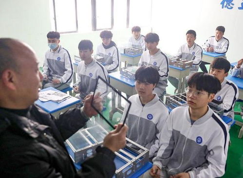 职校学生因抢洗衣机持刀伤人,公安机关介入调查,学校回应引争议